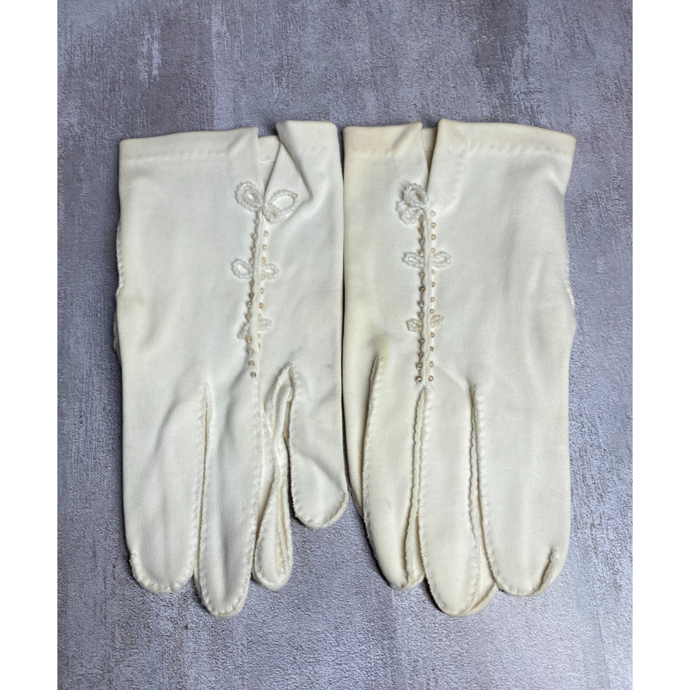 Vintage Crescendoe Womens Ivory 7.5 Leather Tailored Beaded Bow Design